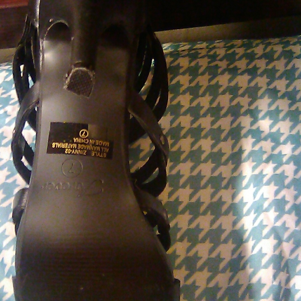 Heels - Picture 3 of 7
